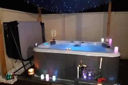 Mini Coup De Coeur Avec Jacuzzi Et Sauna Clim Jardin Clos Et Parking Sur Place Ychoux